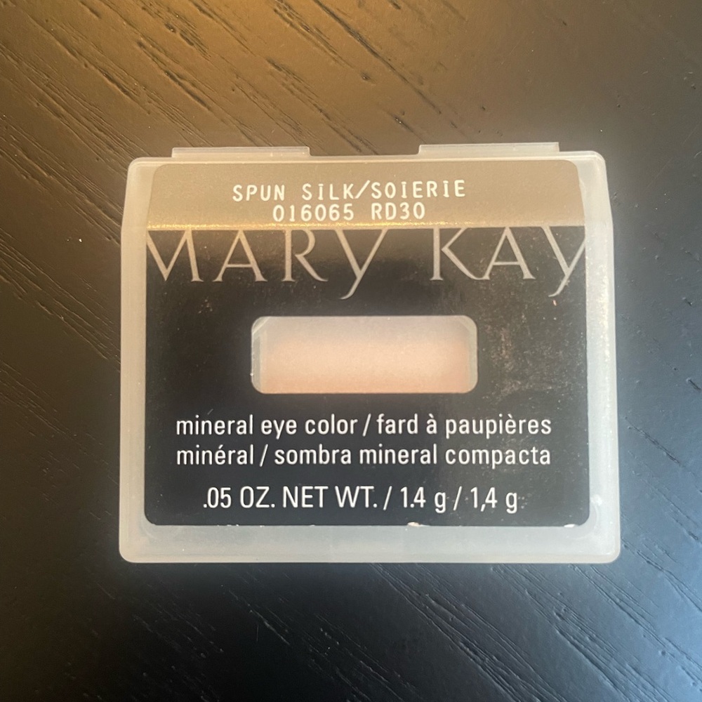 COPY - Mary Kay Spun Silk Mineral Eyeshadow - Soft Cream